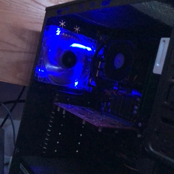 Cyber power gaming pc - Picture 3 of 3